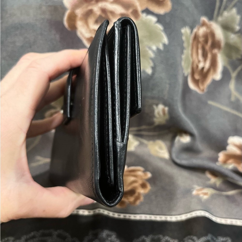 Gucci Leather Wallet made in Italy. Edges very good condition.Stamp 112715-2149 - Picture 10 of 14